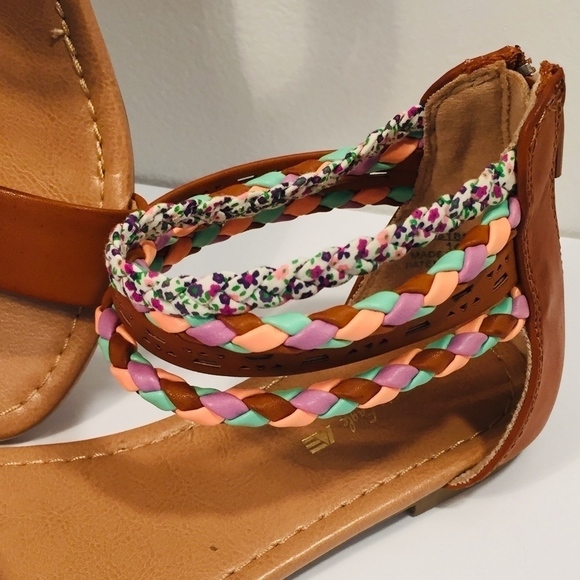 AEO Open Toe Zipper Heel Sandals Sz 3.5 - Picture 3 of 8